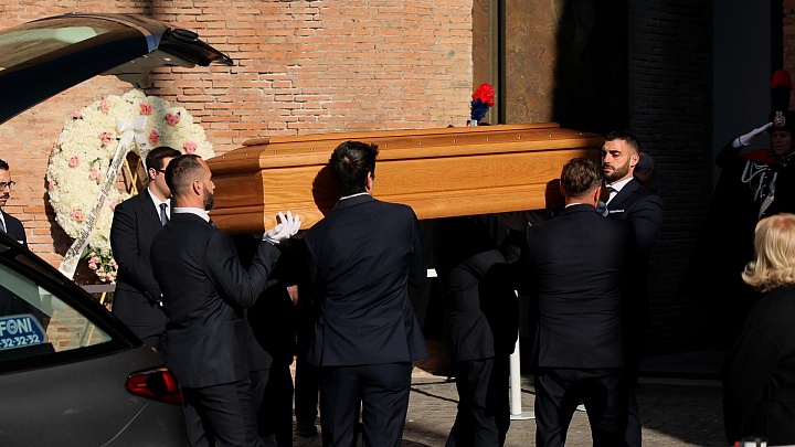В Риме проходят похороны модельера Валентино Гаравани