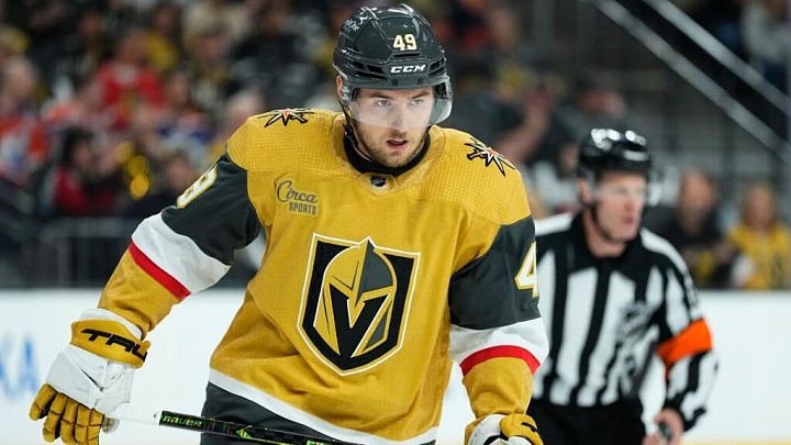 "Вегас" проиграл "Айлендерс" в НХЛ, несмотря на шайбы Барбашева и Дорофеева