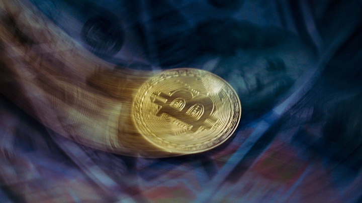 Стоимость биткоина впервые превысила 119 тысяч долларов