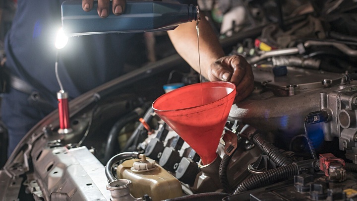 Общественники попросили ускорить внедрение маркировки моторных масел