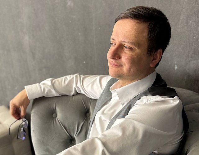 Гипнотерапевт Алексей Дешевых: гипнотерапия – быстрый путь к результату